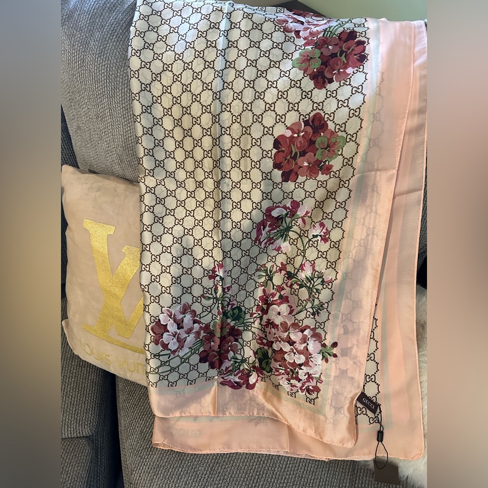 100% Authentic 'GG BLOOMS' MONOGRAM FLORAL PRINT SILK SCARF. Sold out everywhere